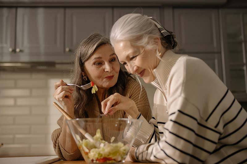 Healthy Eating, Happy Living: Nutrition Tips for Vibrant Senior Life